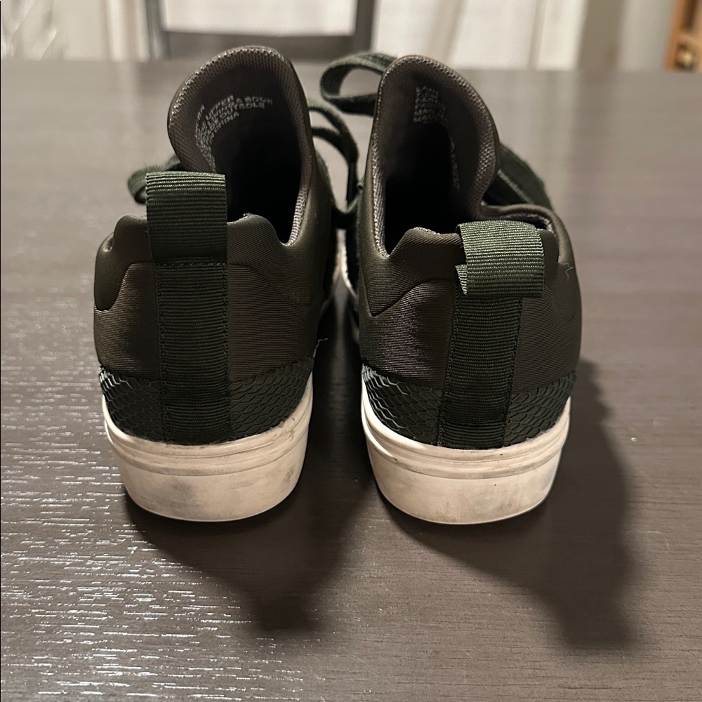 Steve Madden lancer sneakers. Slip on with laces. Size woman’s 7.5. - Picture 4 of 7